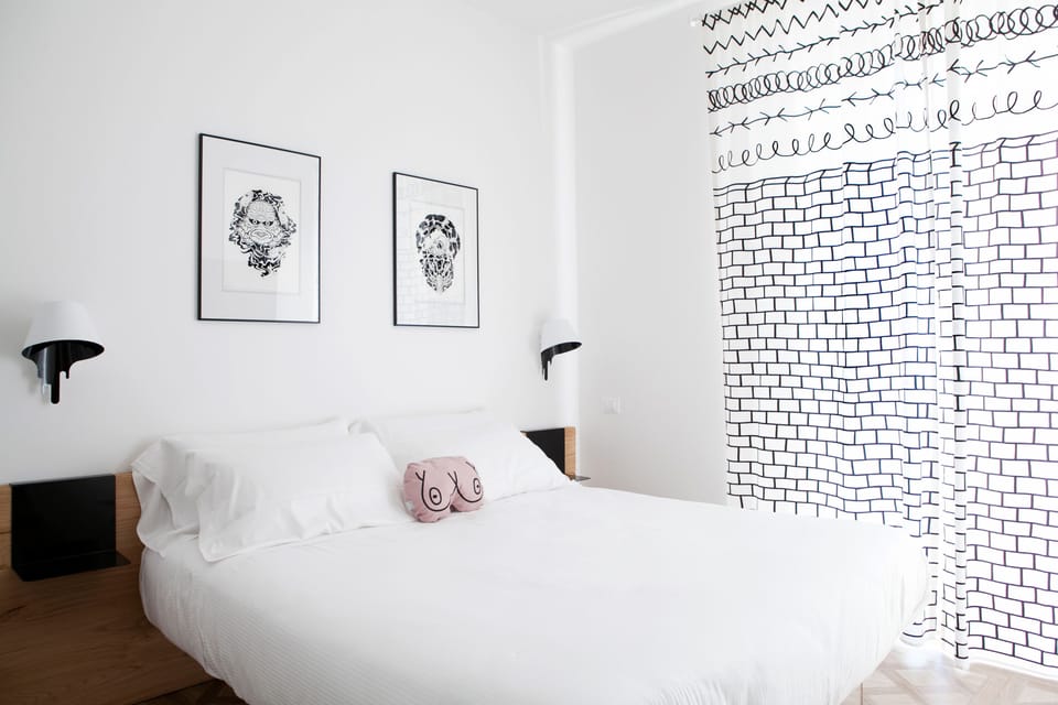 Standard Room, 1 King Bed, Balcony | Premium bedding, minibar, in-room safe, desk