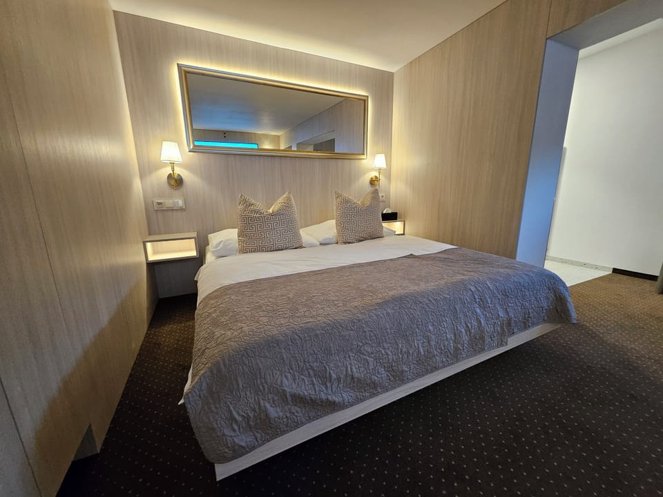 Deluxe Double Room | 1 bedroom, in-room safe, desk, laptop workspace
