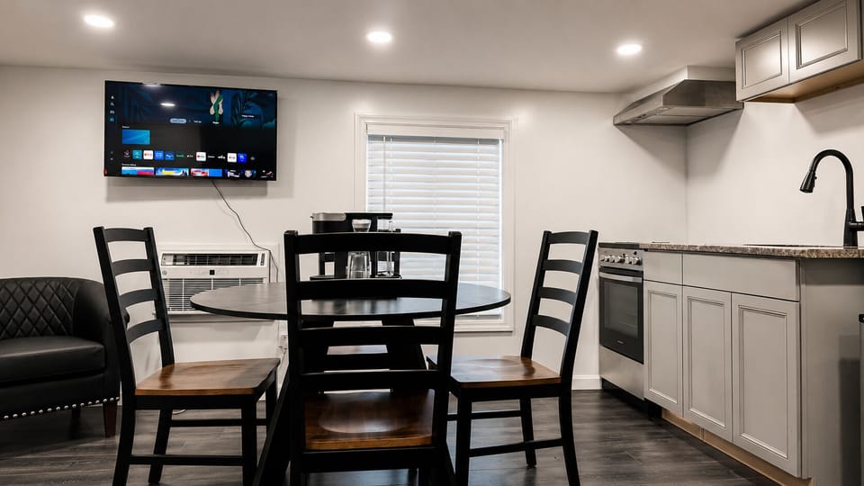 Suite Room | Private kitchen | Fridge, microwave