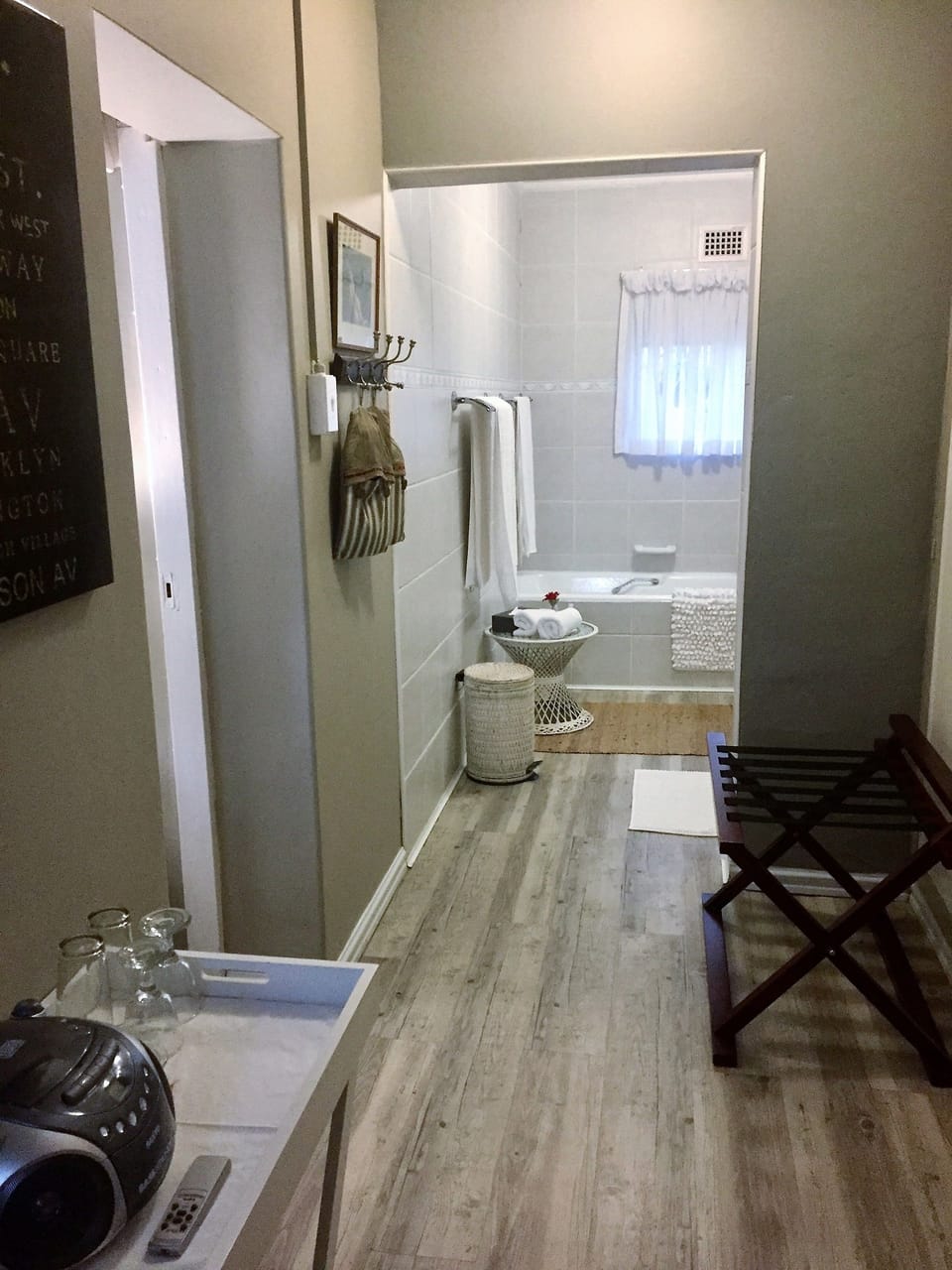 Room (King) | Deep soaking bathtub