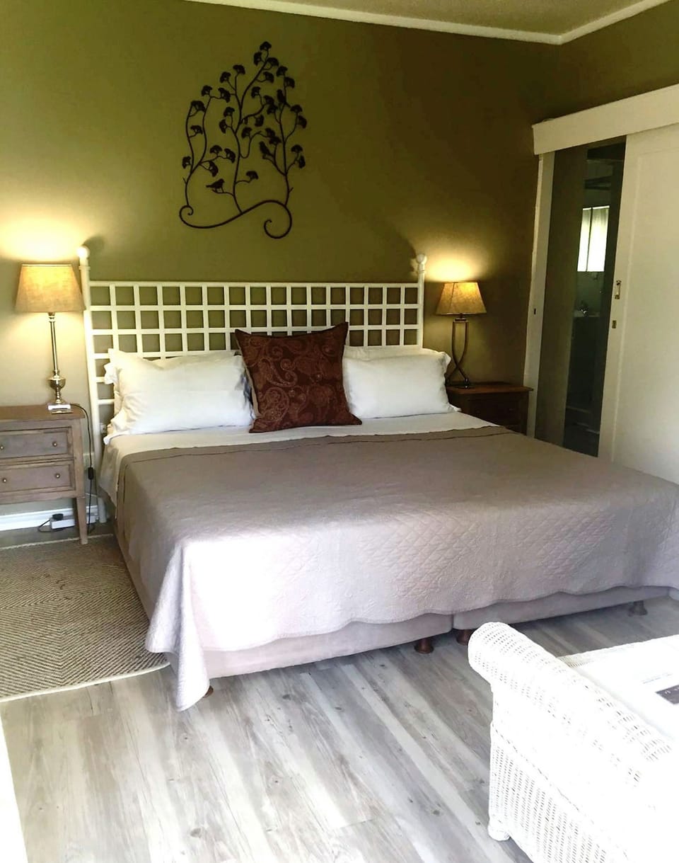 Room (King) | Individually decorated, individually furnished, free WiFi, bed sheets