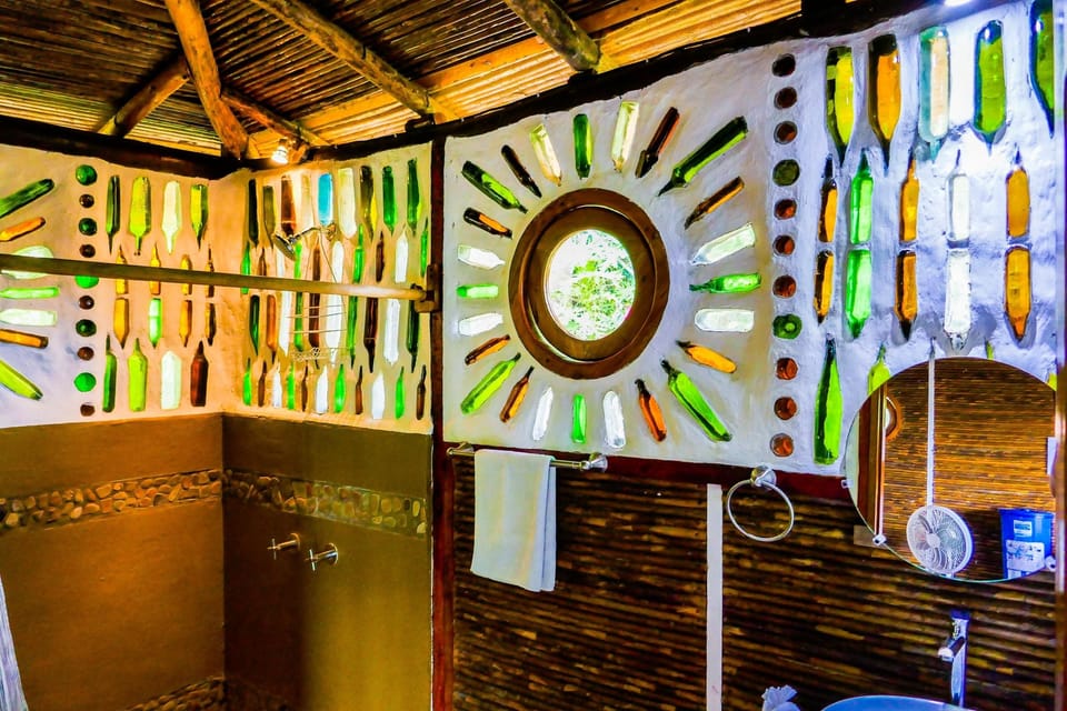Deluxe Cabin, Balcony, Bay View | Bathroom | Shower, free toiletries, towels
