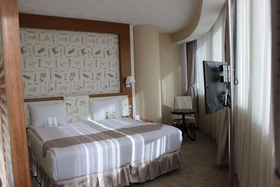 Minibar, in-room safe, desk, laptop workspace