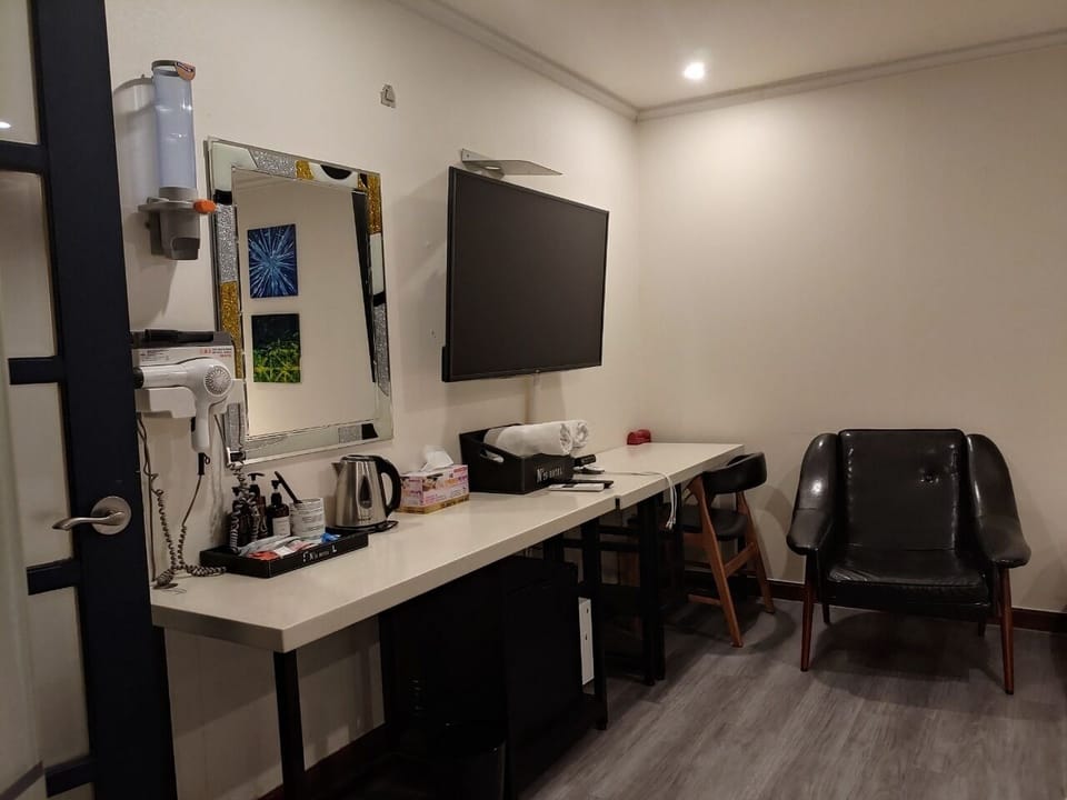 Deluxe Twin Room - No Parking | Soundproofing, free WiFi