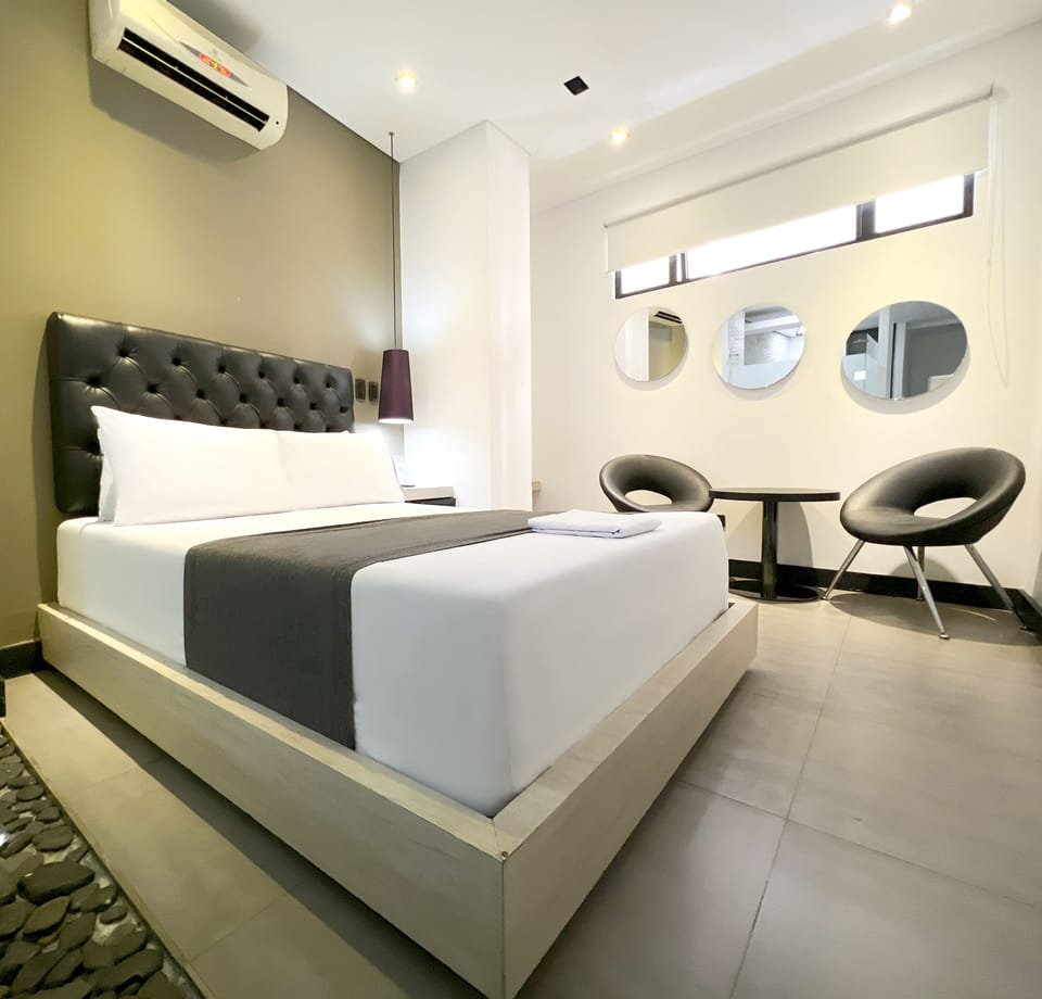 Business Double Room | Desk, free WiFi, bed sheets