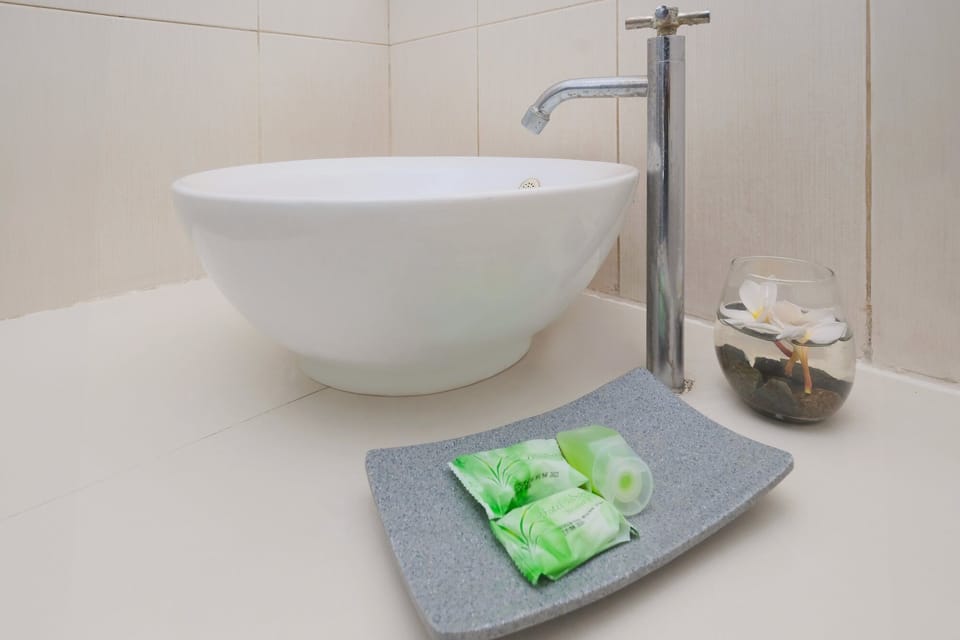 Superior Room | Bathroom | Shower, free toiletries, hair dryer, bathrobes