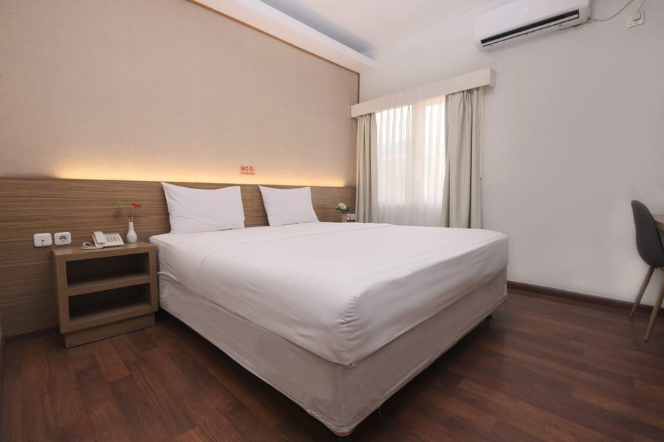Deluxe Room | Desk, free WiFi