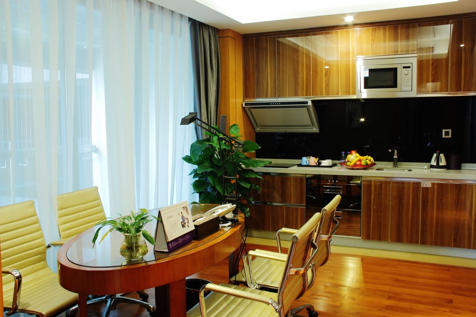Superior Suite | Premium bedding, down comforters, pillowtop beds, minibar