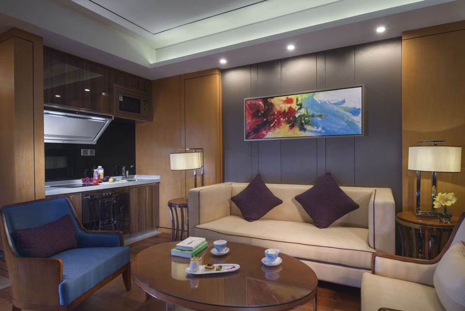 Deluxe Suite | Living area | TV