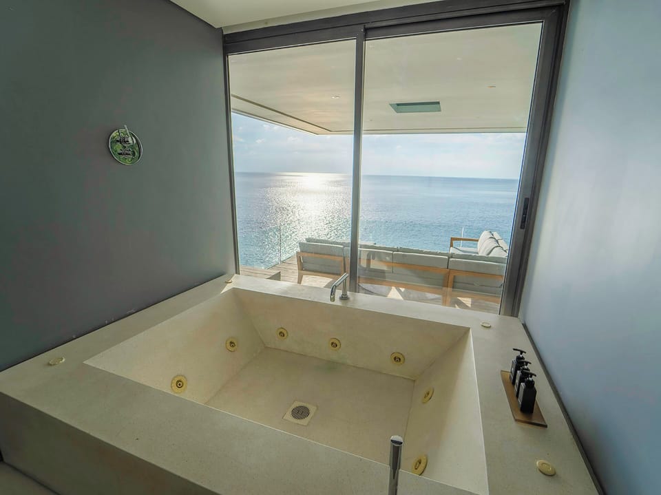 Rainfall showerhead, free toiletries, hair dryer, bathrobes