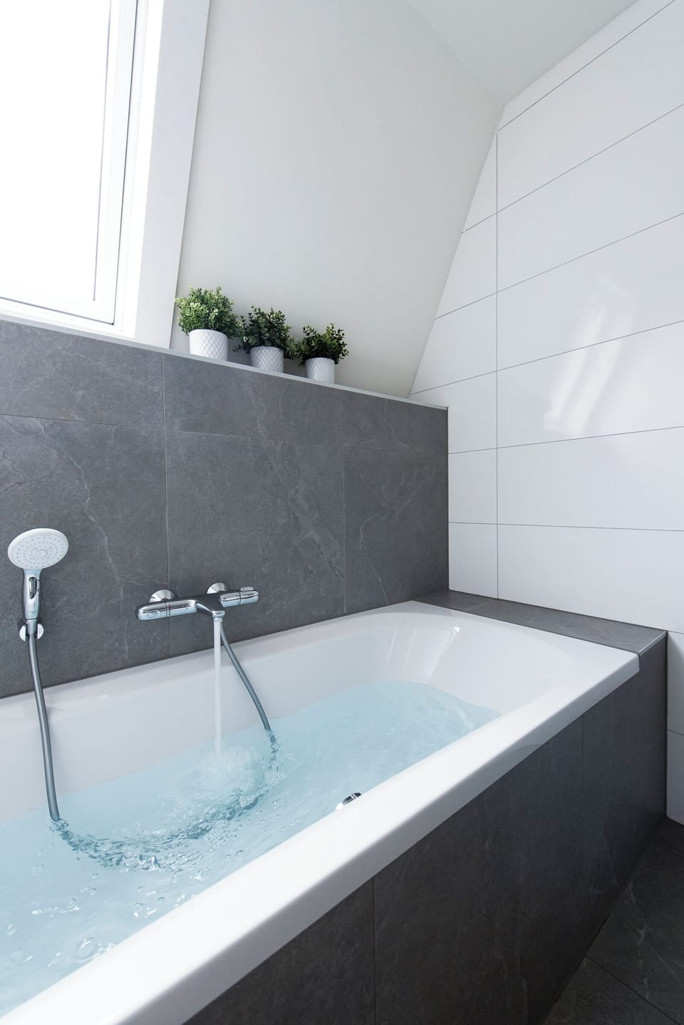 Quadruple Room | Bathroom | Shower, free toiletries, hair dryer, towels