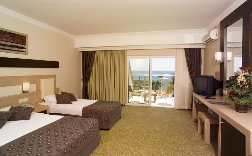 Standard Double Room | Premium bedding, minibar, in-room safe, desk