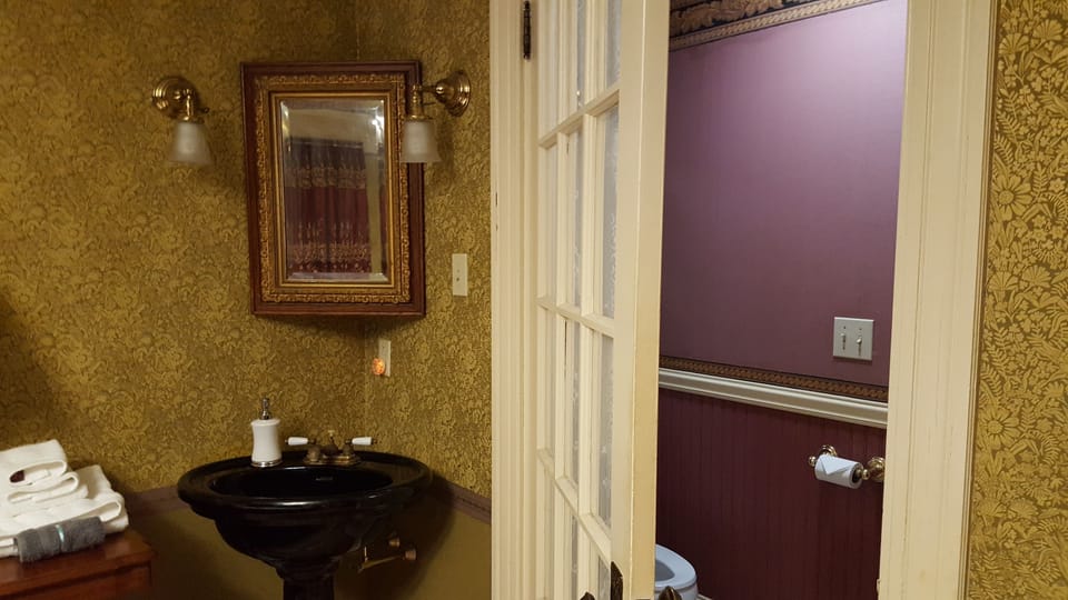 Room #7: Mcintosh | Bathroom | Free toiletries, hair dryer, towels
