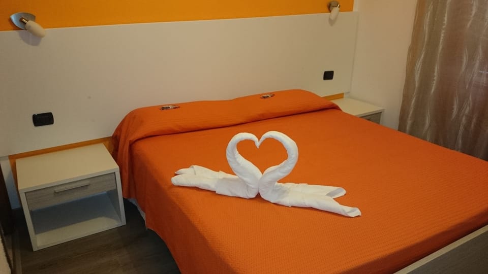 Deluxe Double Room, 1 Double Bed | Premium bedding, in-room safe, desk, blackout drapes
