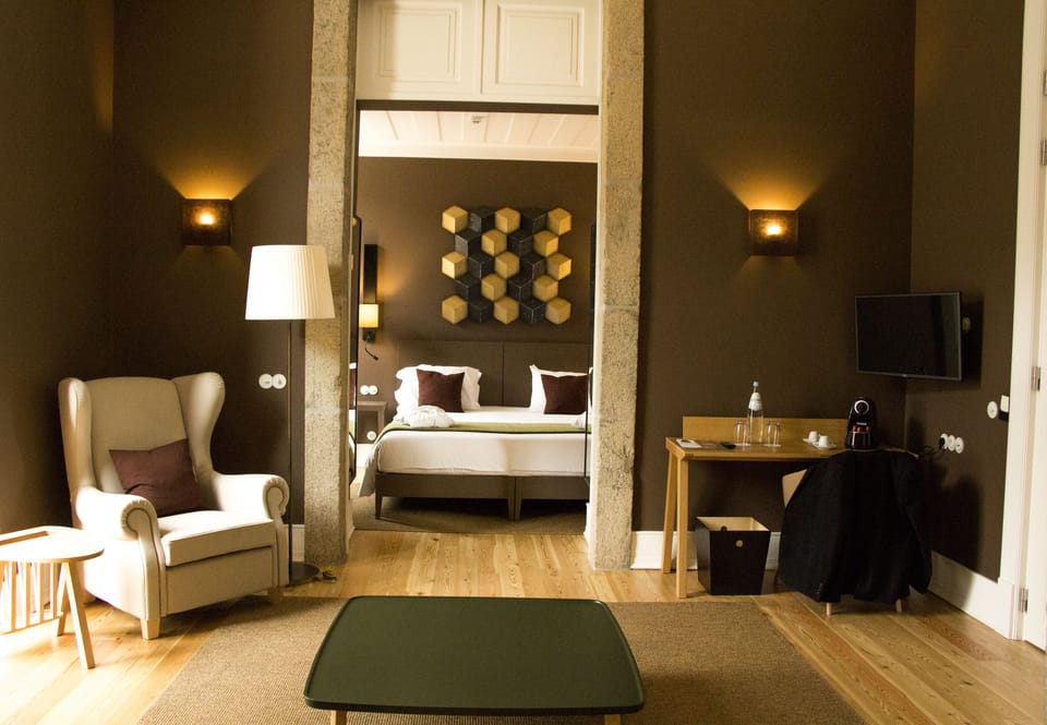 Deluxe Suite, 1 Double Bed | Minibar, in-room safe, soundproofing, rollaway beds
