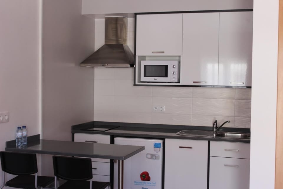 Fridge, microwave, stovetop, electric kettle
