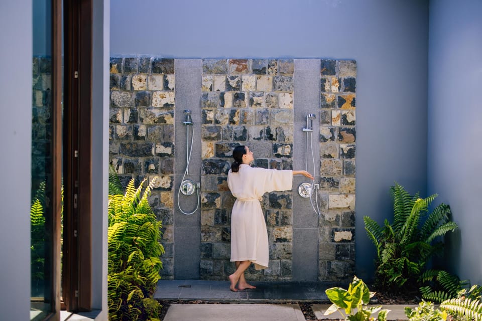 Couples treatment rooms, sauna, steam room, body treatments