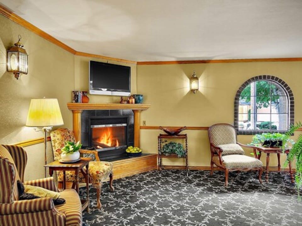 Coachman Inn & Suites Motel in Oak Harbor
