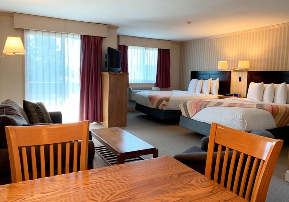 Blackout drapes, free WiFi, bed sheets