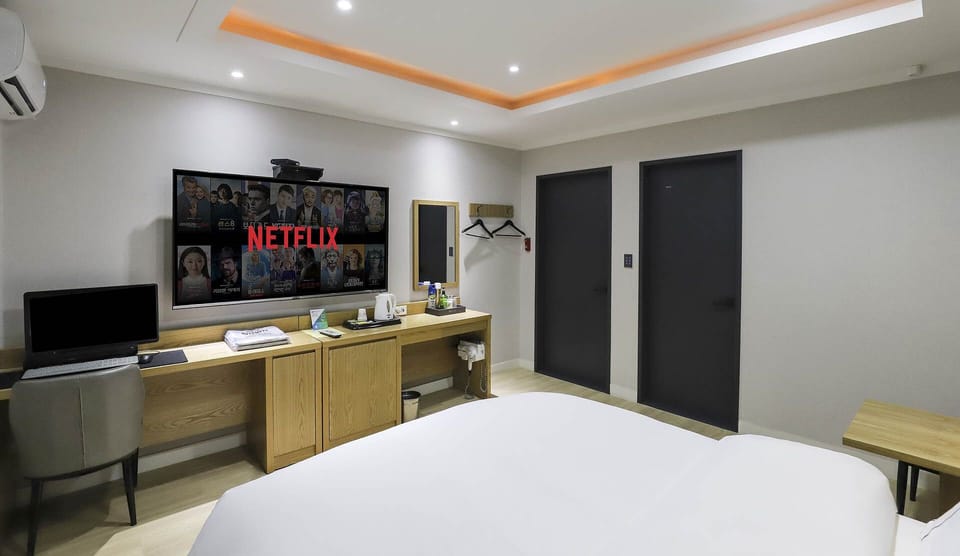 Standard Room (Check-in at 7pm on Sat&Sun) | Premium bedding, down comforters, memory foam beds, WiFi (free)