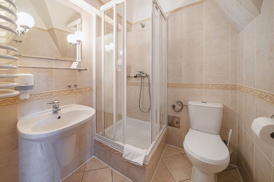 Twin Room | Bathroom | Towels