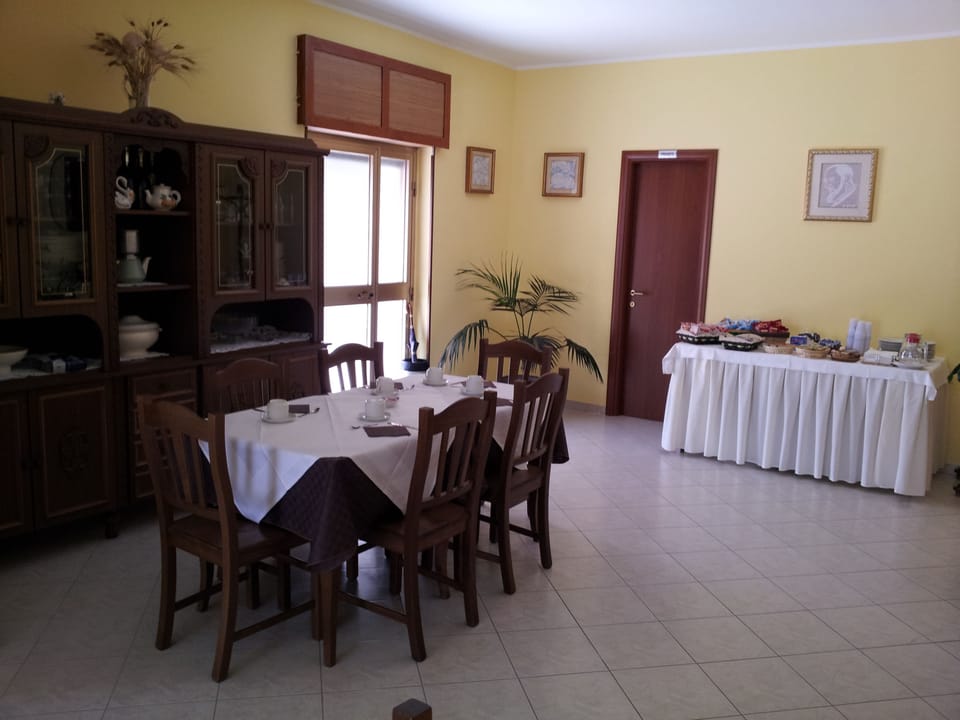 Breakfast area