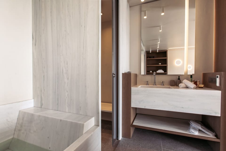 Superior Suite, 1 Double Bed, Hot Tub, Sea View | Bathroom | Shower, free toiletries, hair dryer, bathrobes