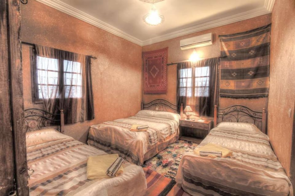 Standard Quadruple Room | Minibar, desk, iron/ironing board, free cribs/infant beds