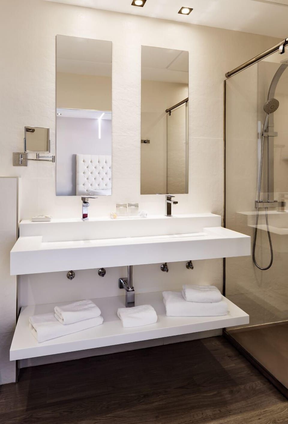 Double Room, Terrace | Bathroom | Shower, free toiletries, hair dryer, towels