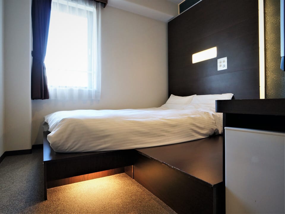 Single Room JM, Non Smoking | Down comforters, desk, free WiFi, bed sheets