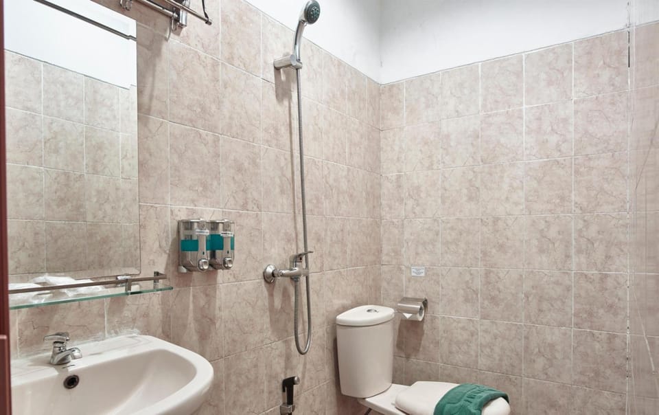 Shower, free toiletries, towels, soap