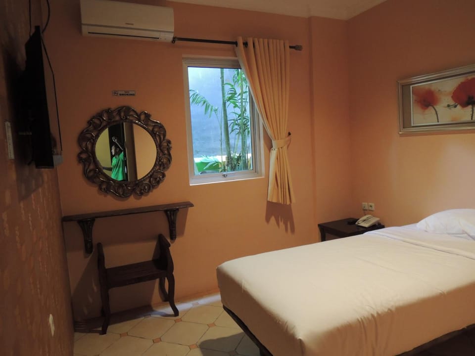 Single Room, 1 Single Bed | Premium bedding, in-room safe, desk, iron/ironing board