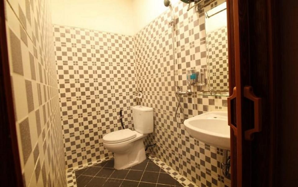 Shower, free toiletries, towels, soap