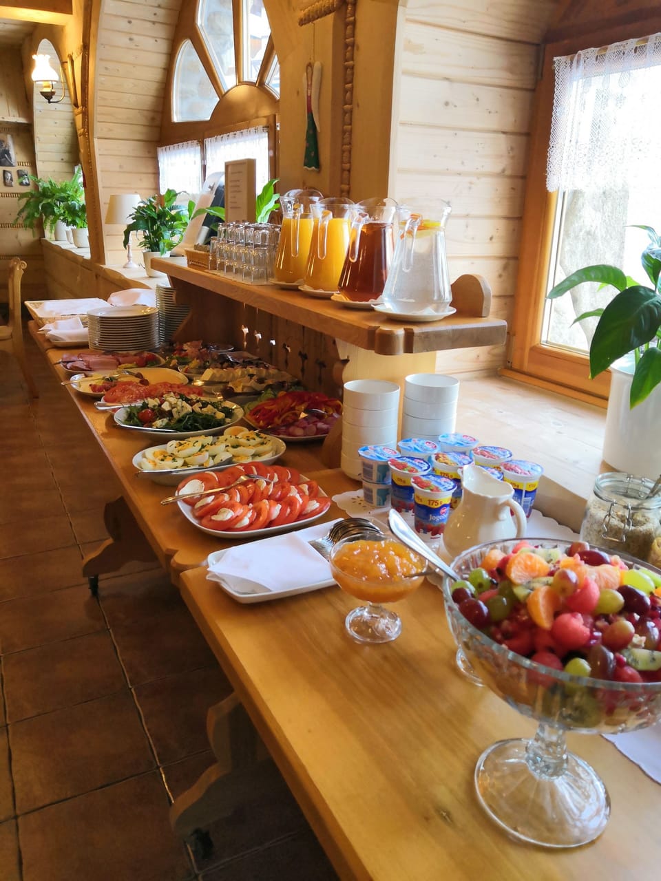 Daily buffet breakfast for a fee