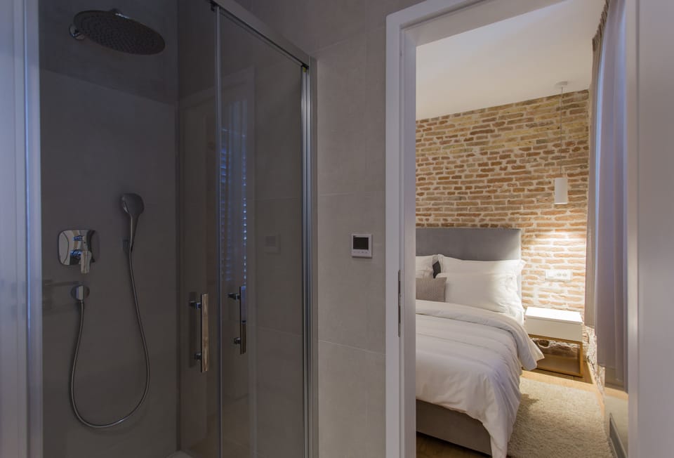 1 bedroom, premium bedding, minibar, in-room safe