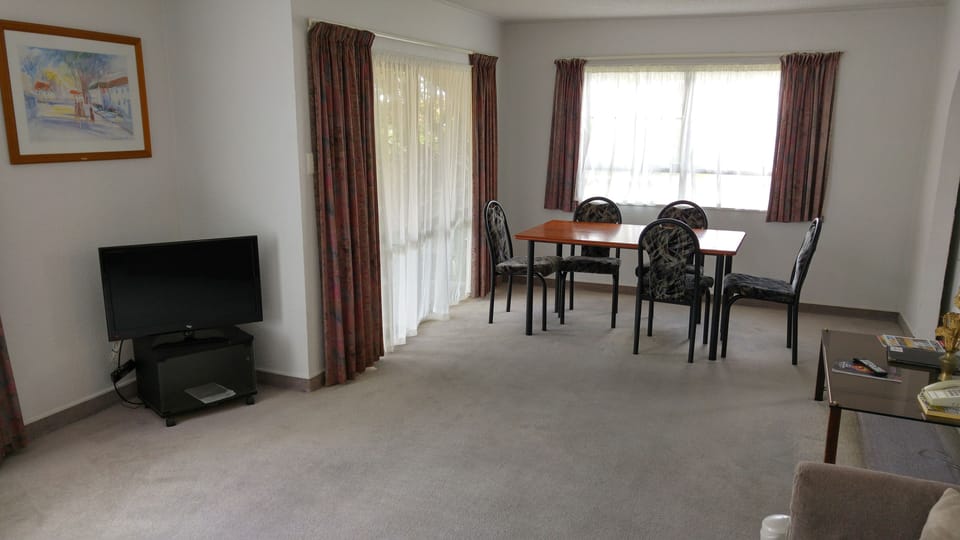 Two Bedroom Apartment | In-room dining
