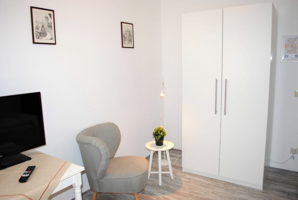 Single Room | Desk, free WiFi, bed sheets