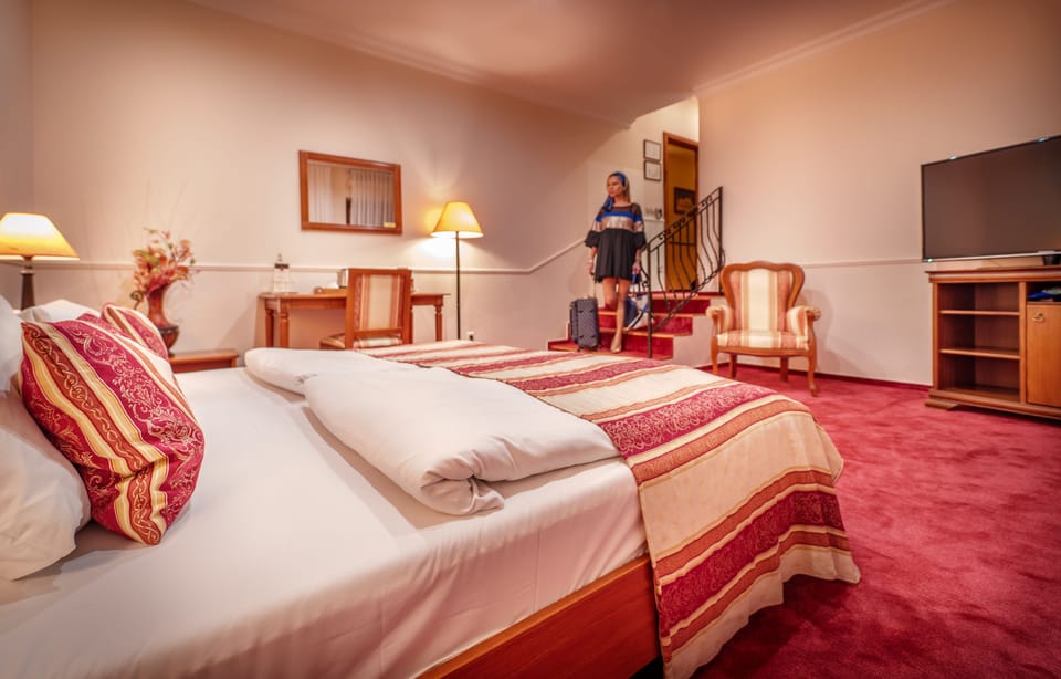 Suite | 1 bedroom, premium bedding, minibar, in-room safe