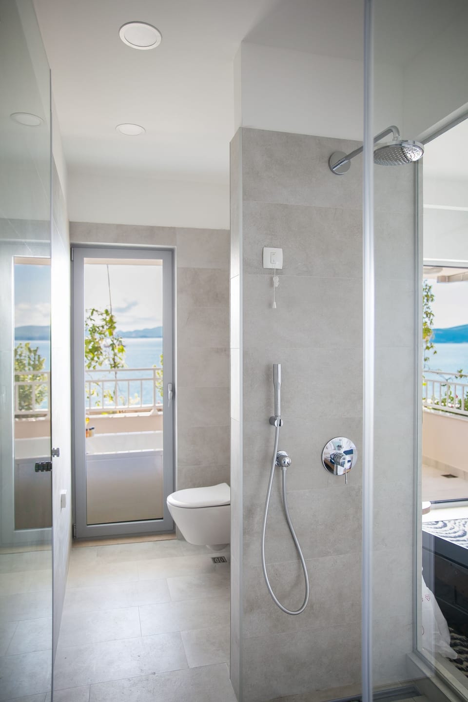 Junior Suite, Terrace with Jet Tub, Sea View | Bathroom | Designer toiletries, hair dryer, bathrobes, slippers