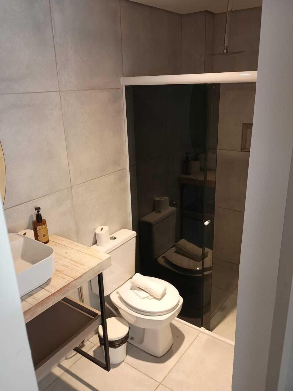Luxury Bungalow, 1 King Bed | Bathroom | Shower, hair dryer, bidet, towels