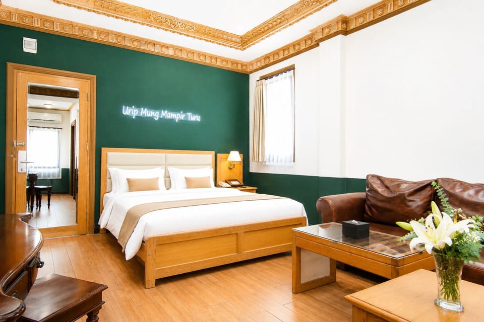 Deluxe Room | Desk, free WiFi