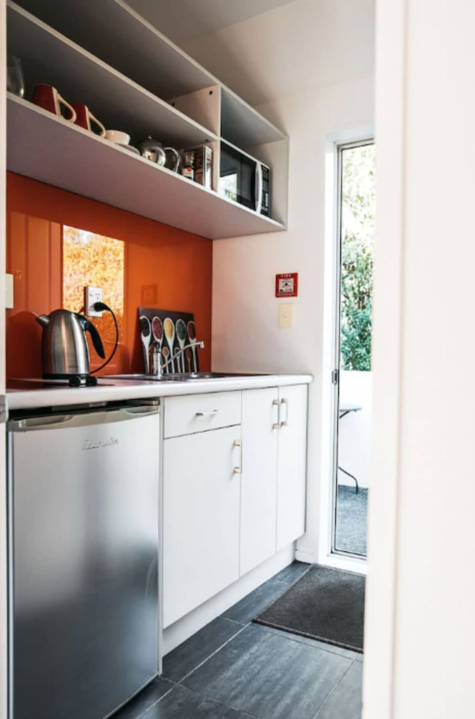 Studio Unit | Private kitchenette | Fridge, microwave, stovetop, electric kettle