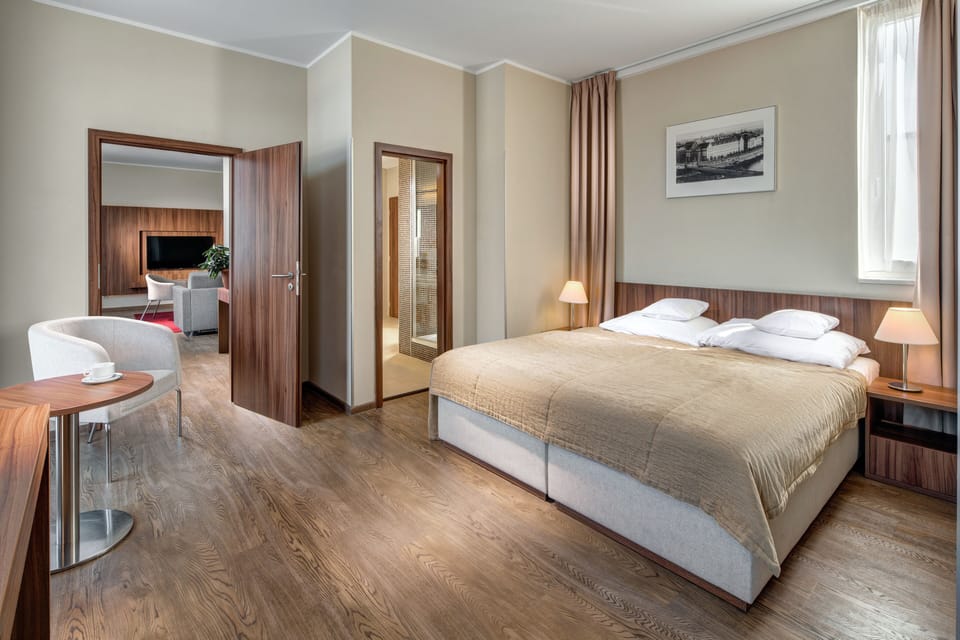 Suite, 1 Double Bed | Minibar, in-room safe, desk, blackout drapes