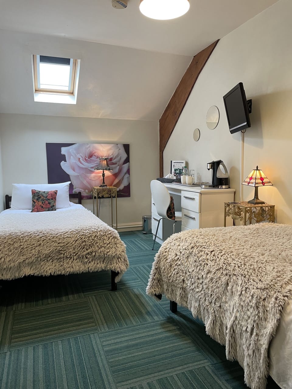 Twin Room, Bathtub | Soundproofing, iron/ironing board, free WiFi, bed sheets