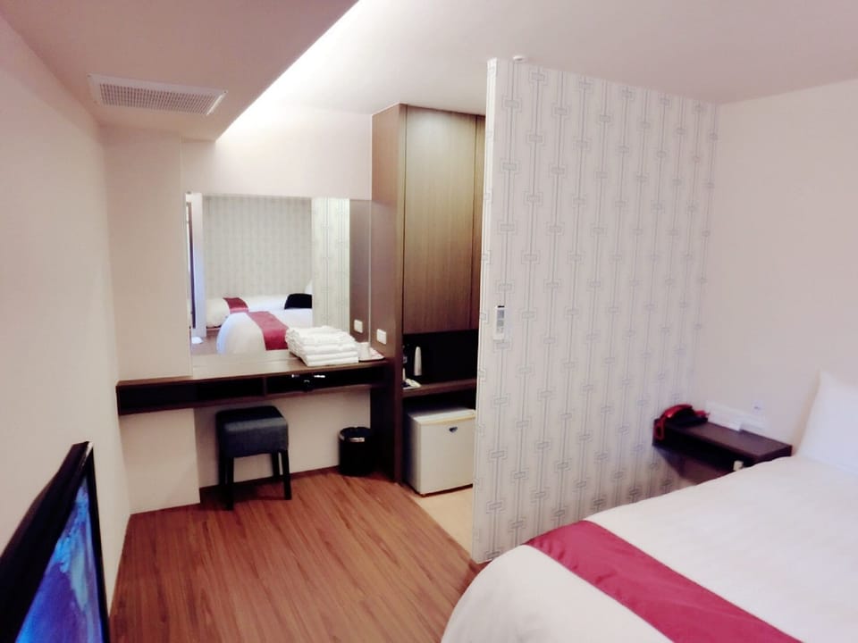 Triple Room | Down comforters, blackout drapes, free WiFi, bed sheets