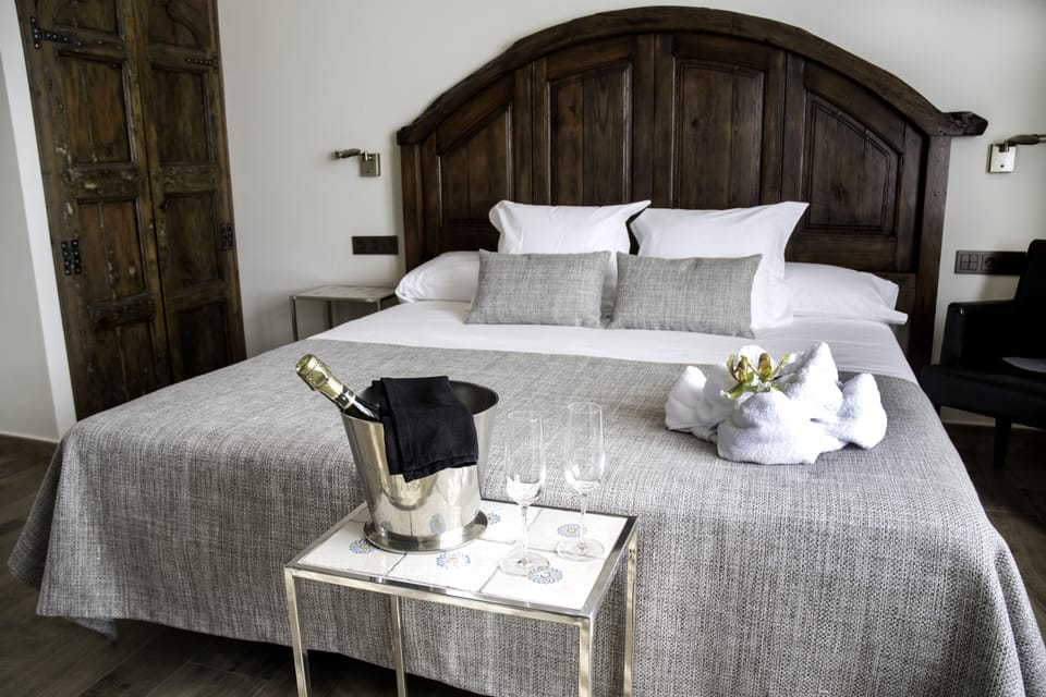 Romantic Suite, Hot Tub | Premium bedding, in-room safe, desk, blackout drapes