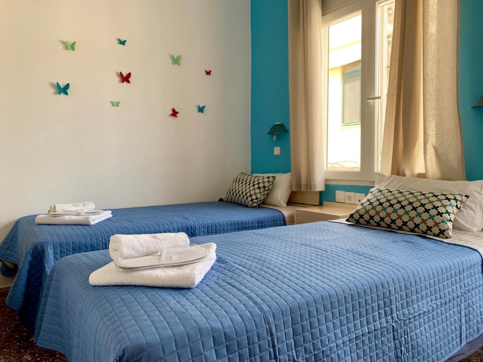Minibar, in-room safe, soundproofing, free WiFi