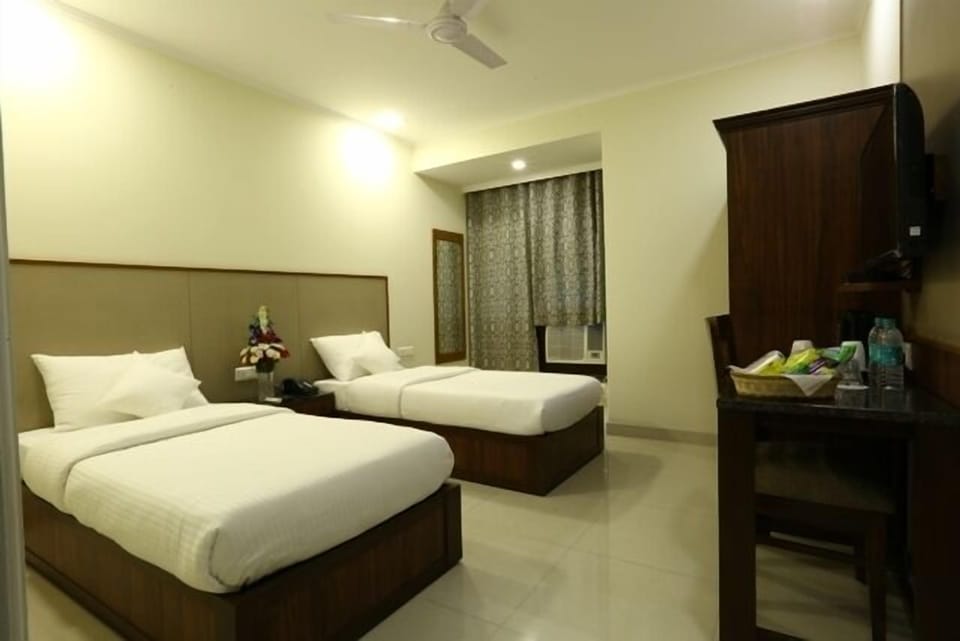 Premium bedding, in-room safe, desk, blackout drapes