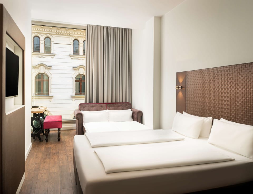 Standard Triple Room | In-room safe, desk, soundproofing, iron/ironing board