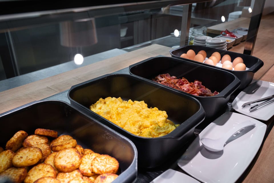 Daily buffet breakfast for a fee